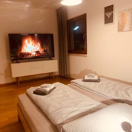 Felix Living 4, Modern & Cozy 2 Zimmer Wohnung, Balkon, Parkplatz Salzweg Bagian luar foto