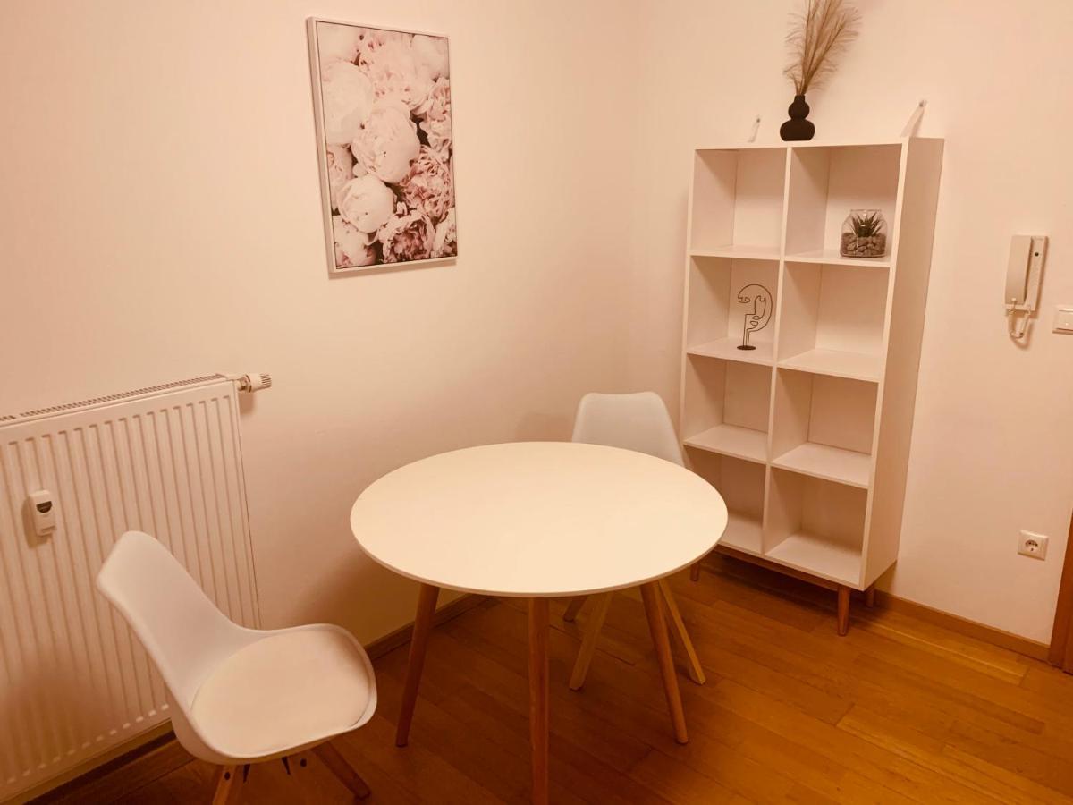 Felix Living 4, Modern & Cozy 2 Zimmer Wohnung, Balkon, Parkplatz Salzweg Bagian luar foto